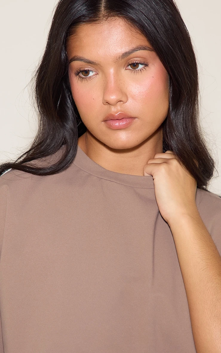Prettylittlething Chocolate Interlock Crew Neck T-shirt 4 Prettylittlething Chocolate Interlock Crew Neck T-shirt - Image 4