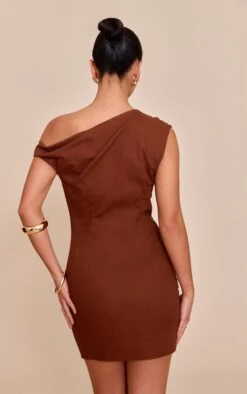 Prettylittlething Chocolate Linen Look Twist Shoulder Shift Dress -Pretty Little Thing Shop ecd9cd39706544dbd41969a3ab0e56bf1e1e2a44 CNN5363 2 chocolate linen look twist shoulder shift dress