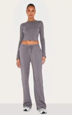 Prettylittlething Charcoal Cotton Long Sleeve Crew Neck Top -Pretty Little Thing Shop f0e1ed8a8aaf8314331efe296f93b695333280eb CNM2695 3 charcoal cotton long sleeve crew neck top