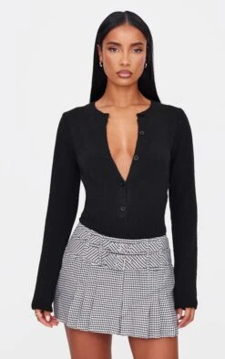 Prettylittlething Black Gingham Double Buckle Pleated Mini Skirt -Pretty Little Thing Shop f102373fe0e899a77aec3331e7e75475879b5f5f cnk8153 4
