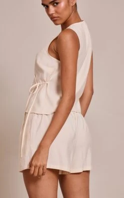 Cream Woven Pleated Shorts -Pretty Little Thing Shop f19b7342360eeea8b1b942838646b6639a2ae46a CNO0054 3 cream woven pleated shorts