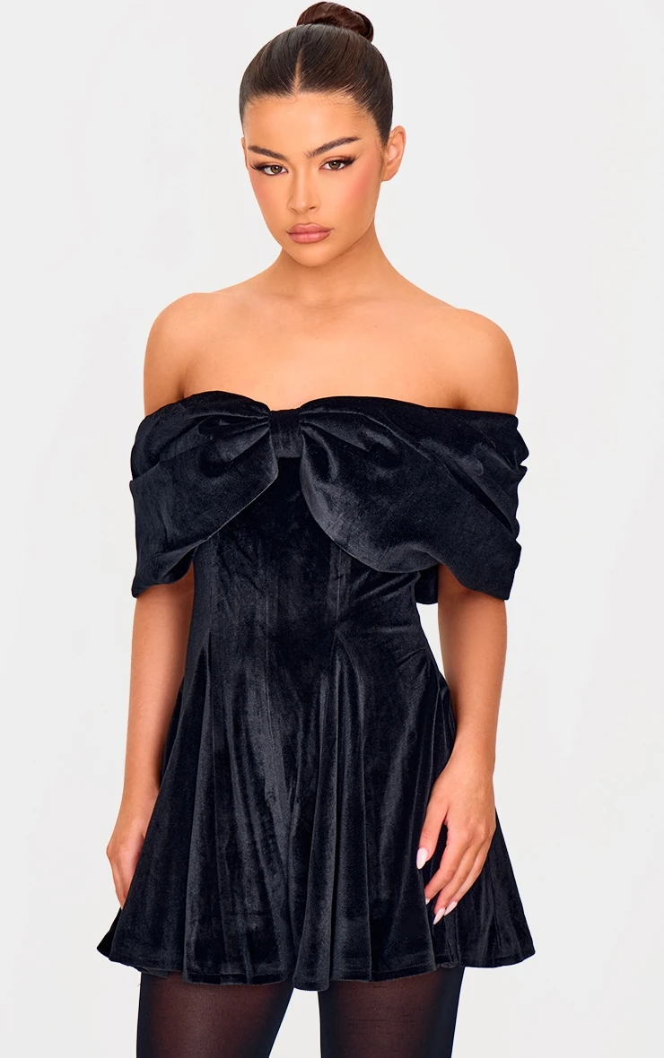 Prettylittlething Black Premium Velvet Extreme Bow Detail Romper 3 Prettylittlething Black Premium Velvet Extreme Bow Detail Romper - Image 3