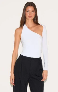 Prettylittlething White One Shoulder Asymmetric Bodysuit